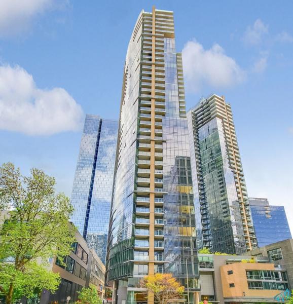 small exposio_01_front_01_500_106th_ave_n.jpg